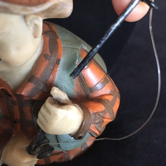 VINTAGE Fisherman Figurine - Picture 5 of 13